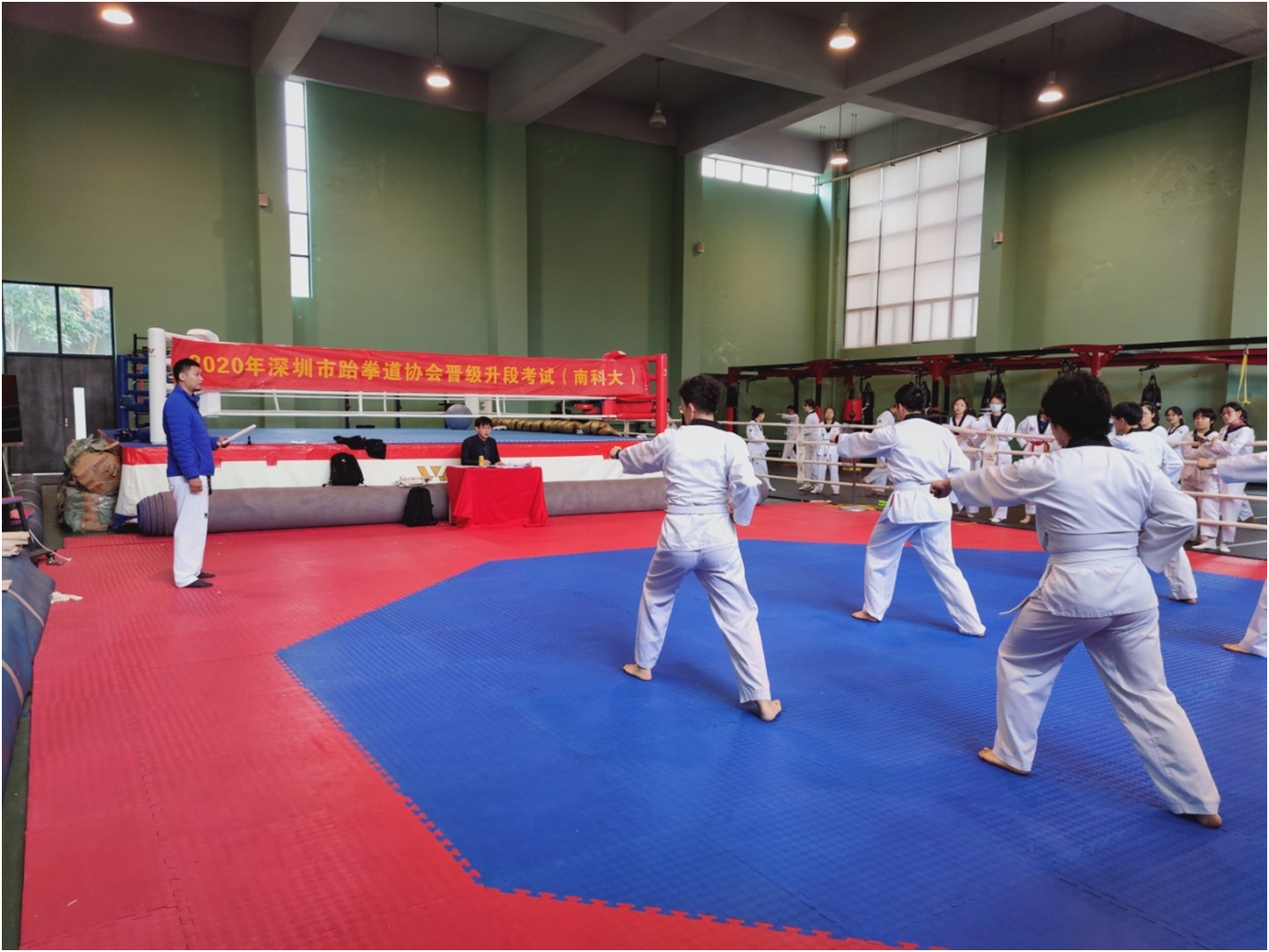 我校学生参加跆拳道、武术项目晋级升段考试