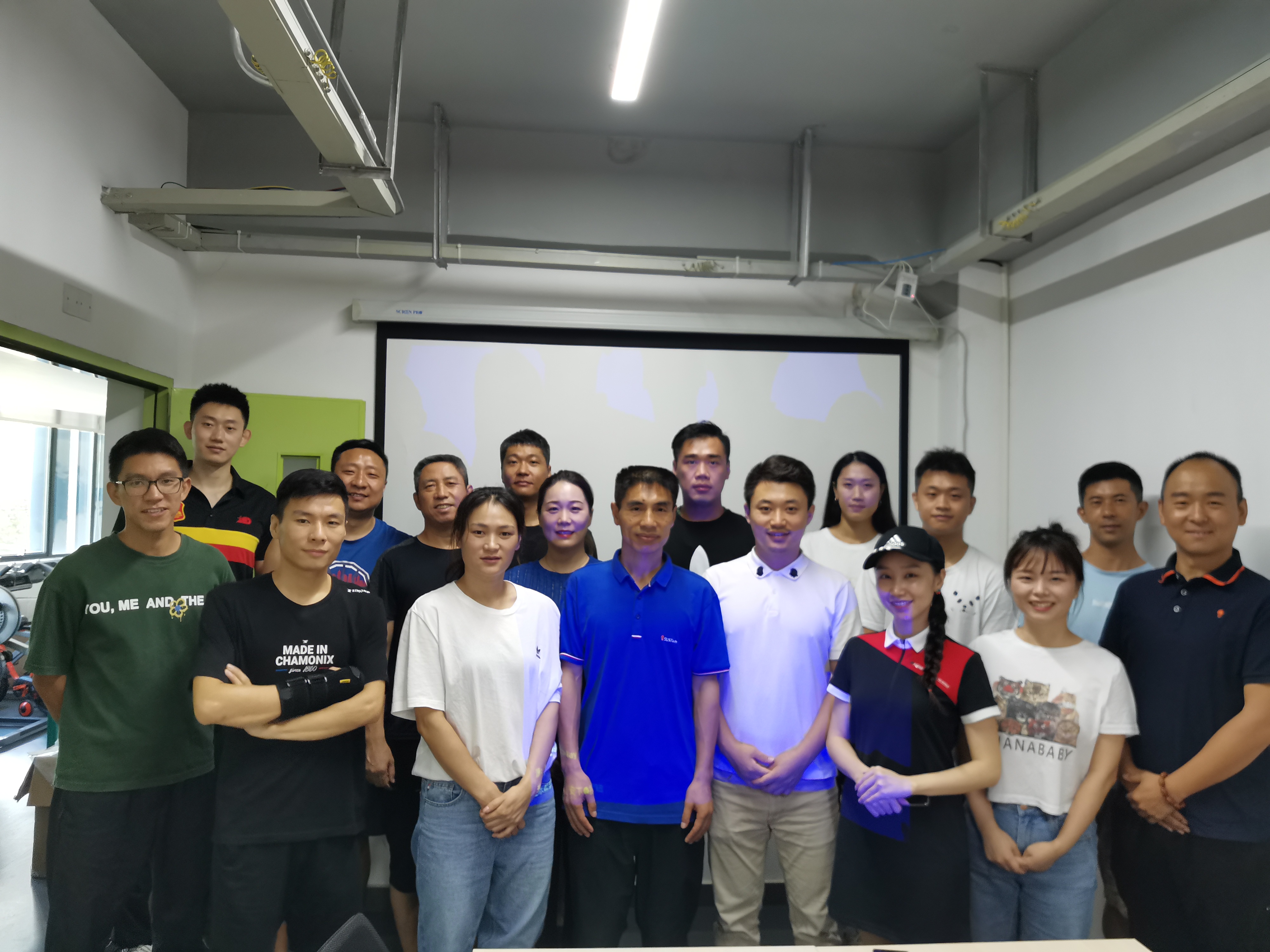 深圳市医家人运动康复中心技术部经理姚龙来体育中心讲座