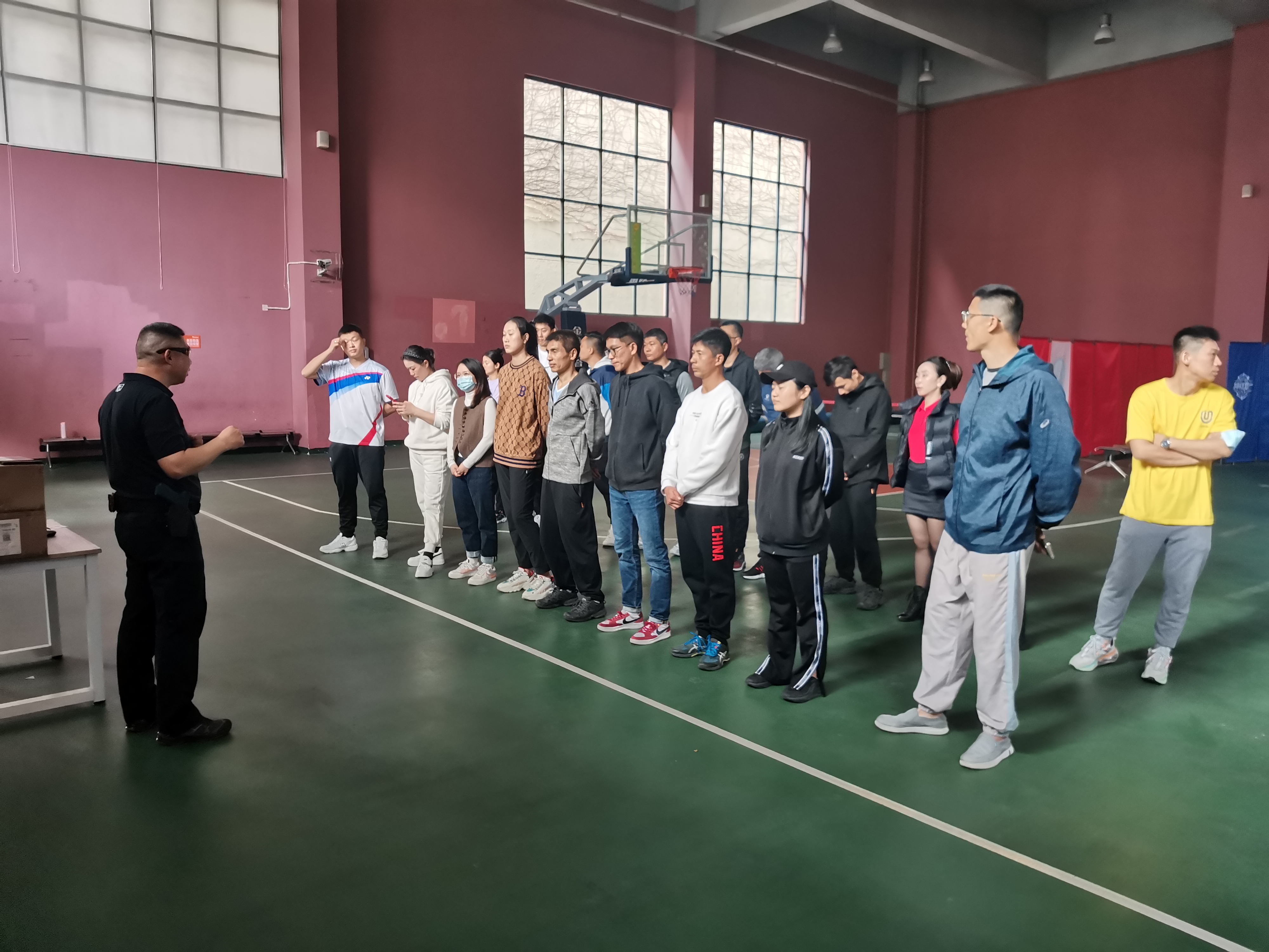 体育中心全体教师参加实用射击技能培训