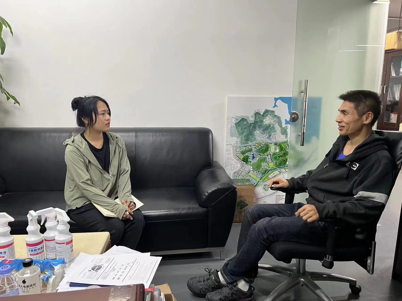 体育中心党支部开展支部书记与青年教师座谈活动