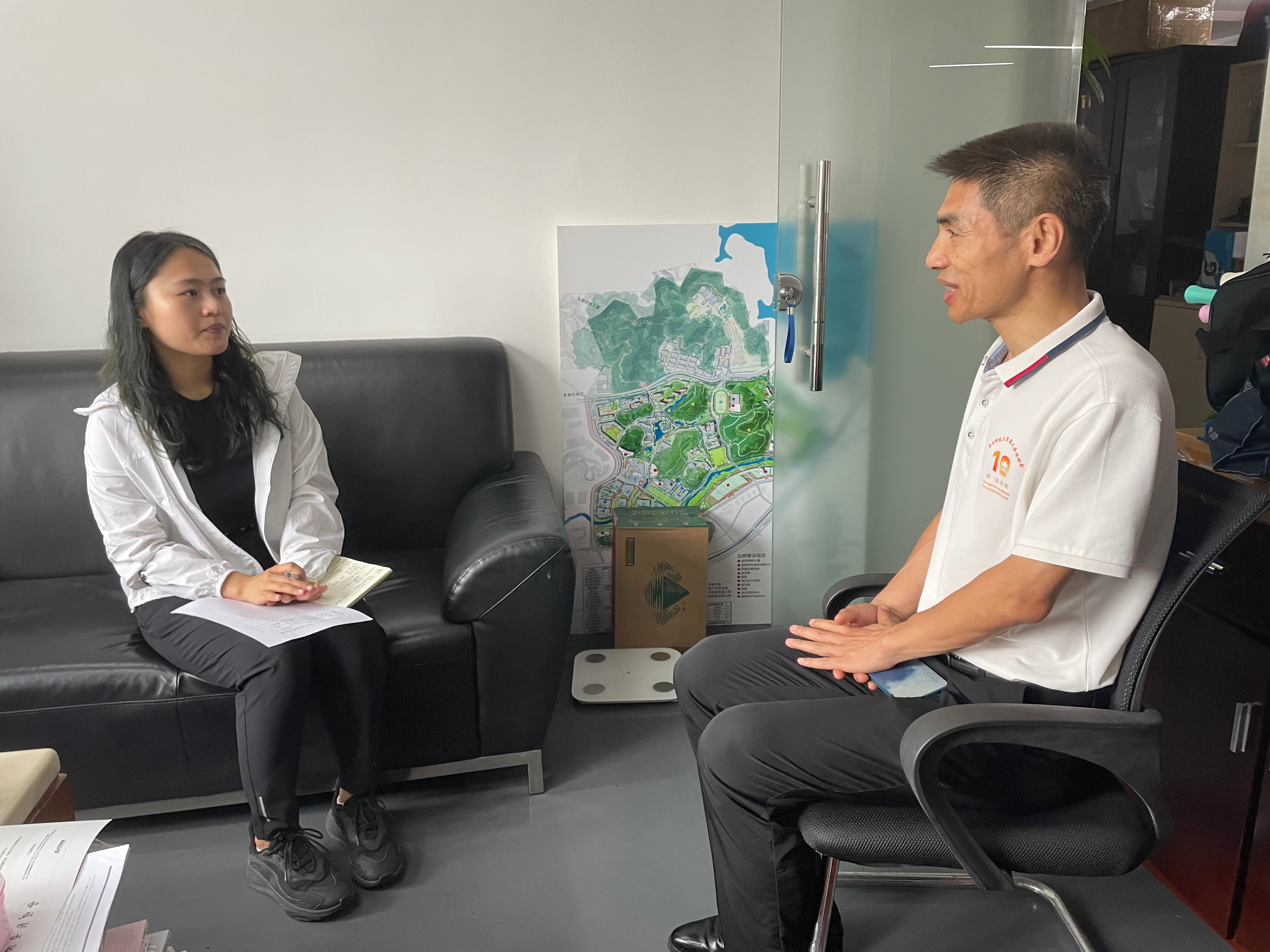 体育中心党支部开展支部书记与青年教师谈心谈话