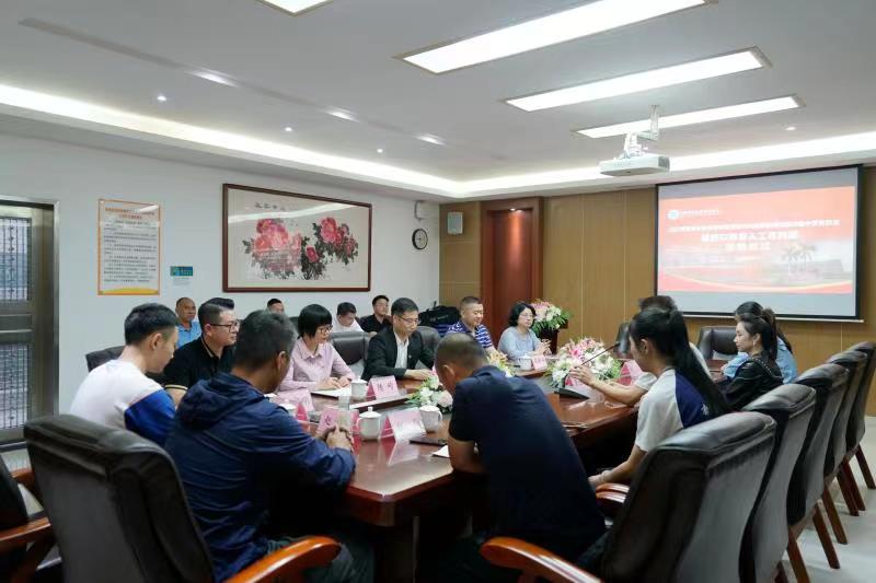 体育中心党支部与沙湾中学党总支推进共建签约仪式