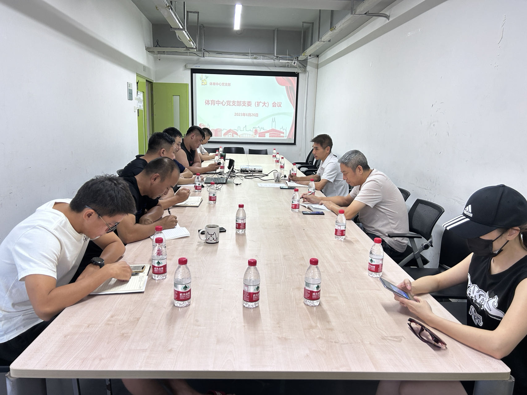 体育中心党支部召开学期末支部委员（扩大）第一次会议