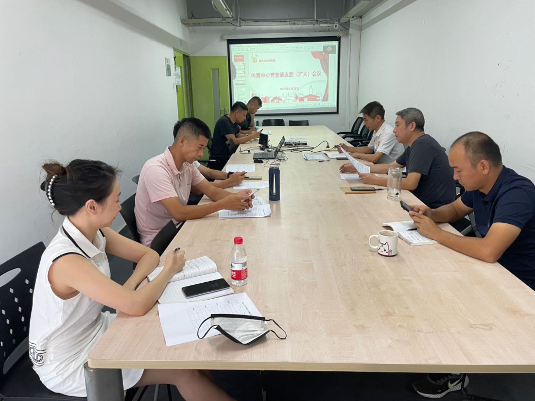  体育中心党支部召开学期末支部委员（扩大）第二次会议