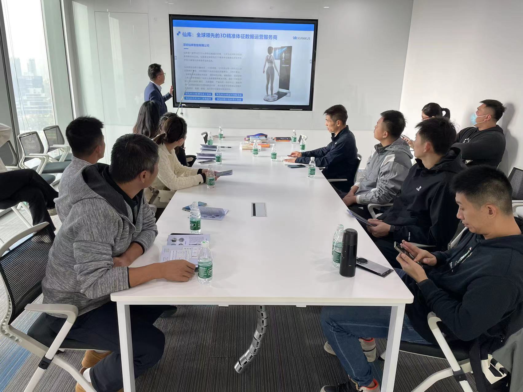 体育中心考察深圳仙库智能有限公司