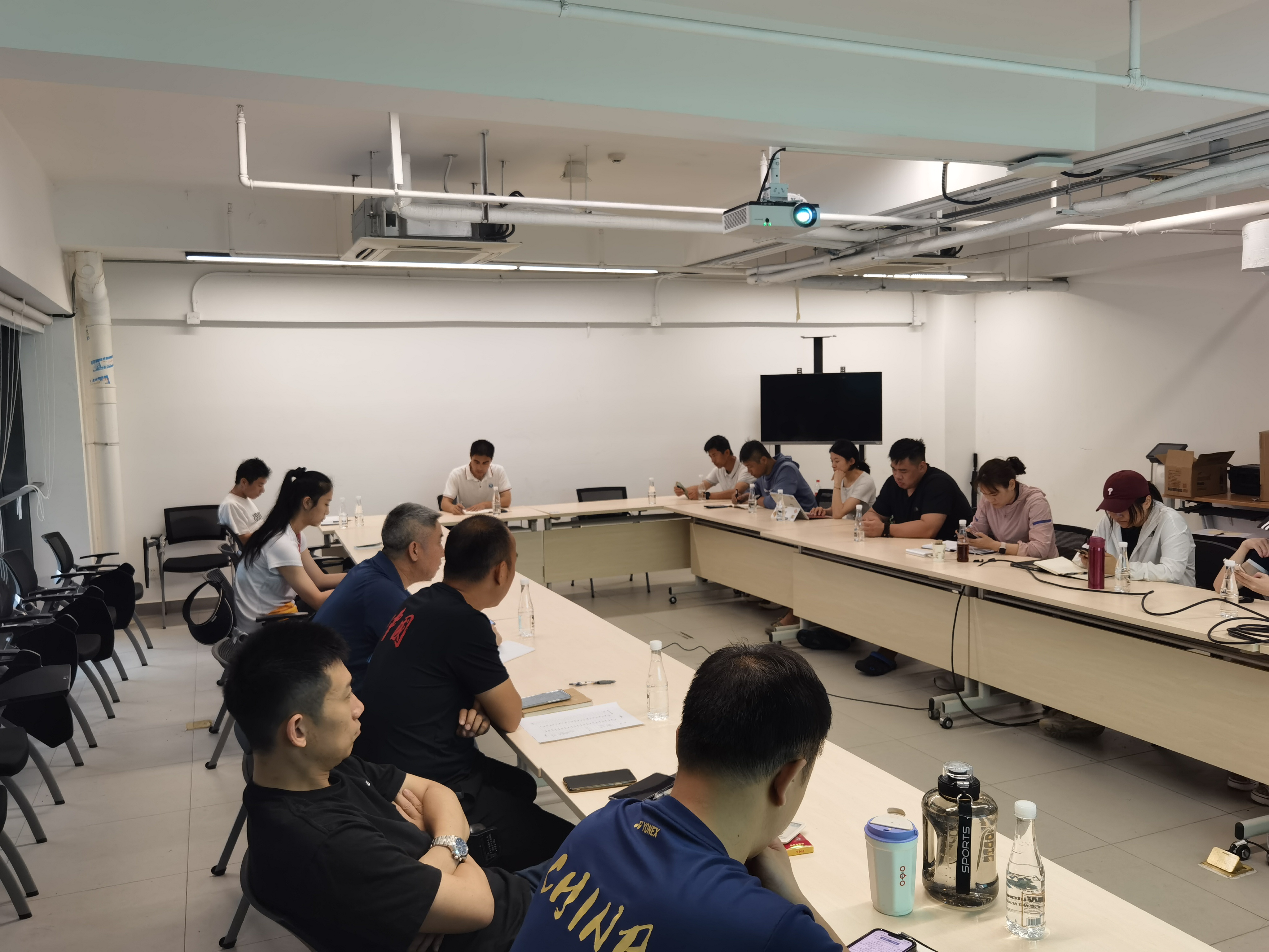 体育中心召开2024年春季学期第四次部门周例会