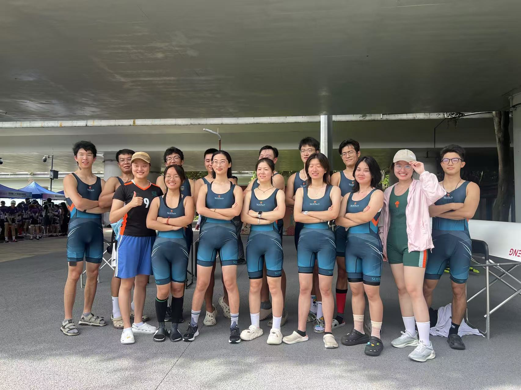 ?我校赛艇队前往参加西丽湖国际科教城X9联盟赛艇联赛