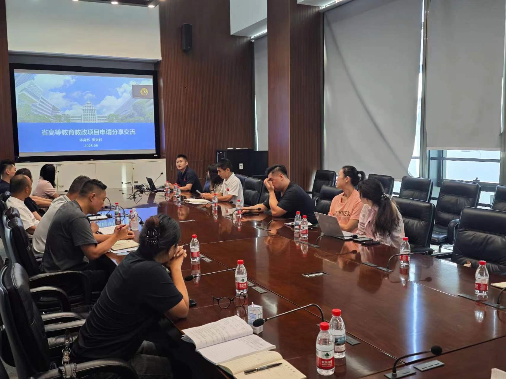 体育中心举办专题讲座 助力教师科研能力提升